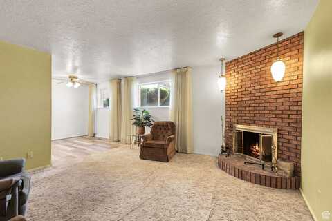 5545 S 2100 W, Roy, UT 84067