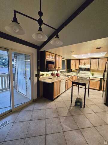 2000 W 5400 S, Taylorsville, UT 84129