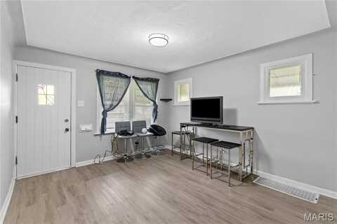 3700 Viking, Saint Louis, MO 63125