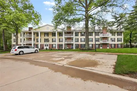 1511 Hampton Hall Drive, Chesterfield, MO 63017