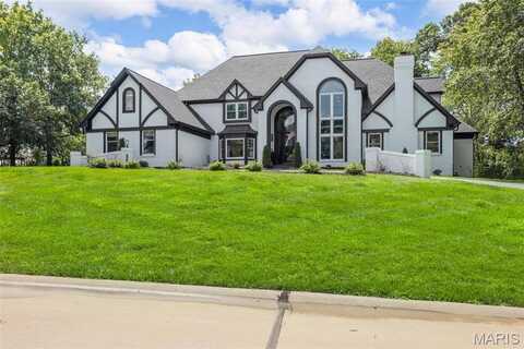 13516 Weston Park Drive, Saint Louis, MO 63131