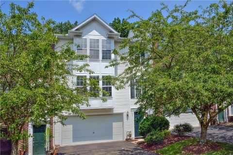 651 Village Green Blvd E, Adamstown, PA 16046