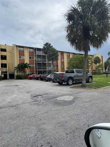 3610 NW 21st St, Lauderdale Lakes, FL 33311