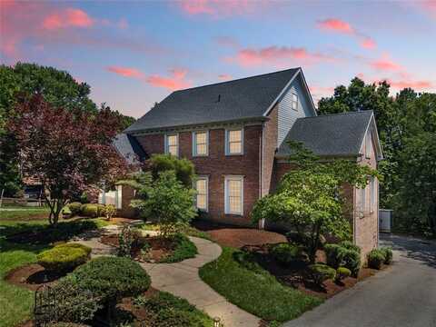 1526 Allison Dr, St Clair, PA 15241