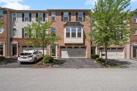 1004 Pointe View Dr, Adamstown, PA 16046
