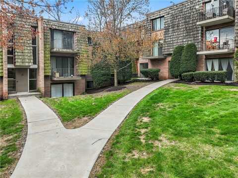 1112 Forest Green Dr, Crescent, PA 15108
