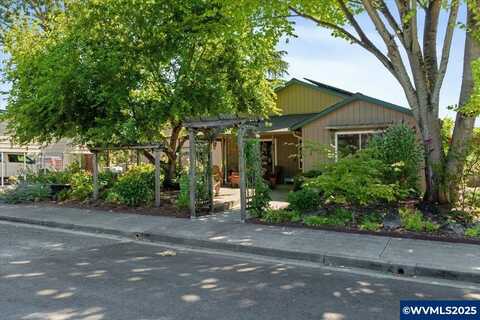 210 S 2nd St, Carlton, OR 97111