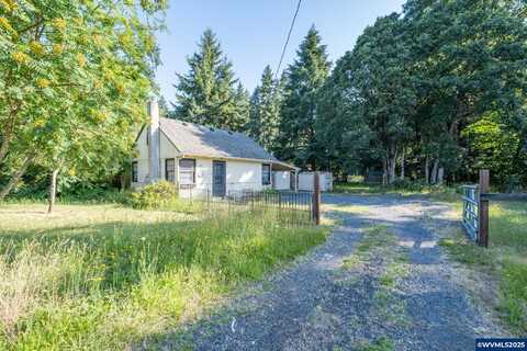 1426 Elm St, Sweet Home, OR 97836