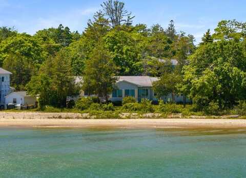 504 N Huron Avenue, Mackinaw City, MI 49701