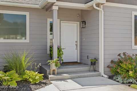 7506 W Viewcrest Way, Yakima, WA 98908
