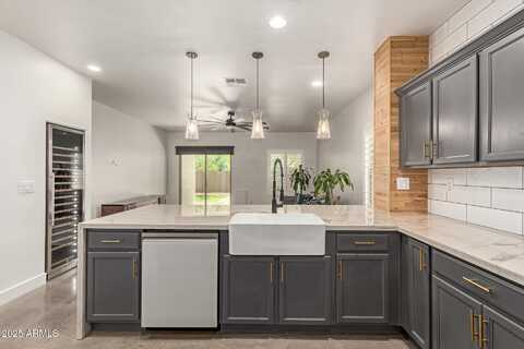 1653 W STRAIGHT ARROW Lane, Phoenix, AZ 85085
