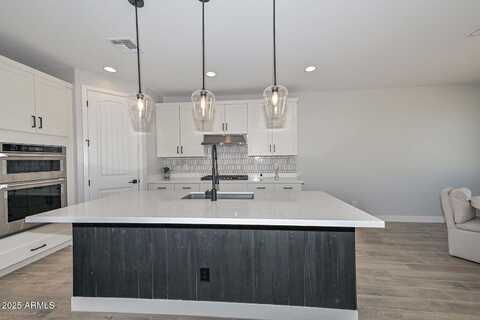 26428 N THORNHILL Drive, Peoria, AZ 85383