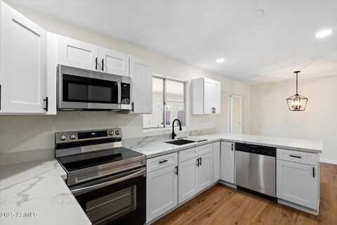 102 W 17TH Avenue, Apache Junction, AZ 85120