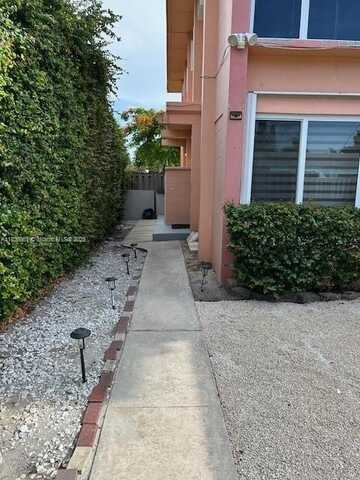 2304 Roosevelt St, Hollywood, FL 33020