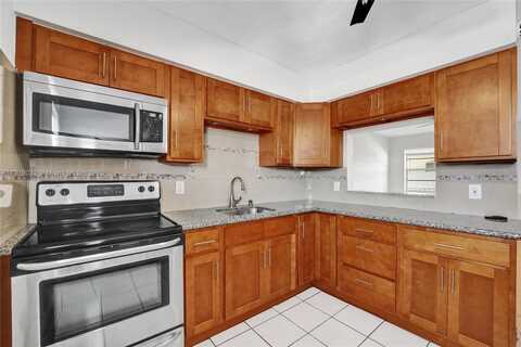 7401 Pines Blvd, Pembroke Pines, FL 33024