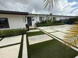 9865 SW 16th St, Miami, FL 33165