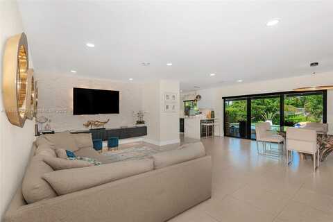 9865 SW 16th St, Miami, FL 33165