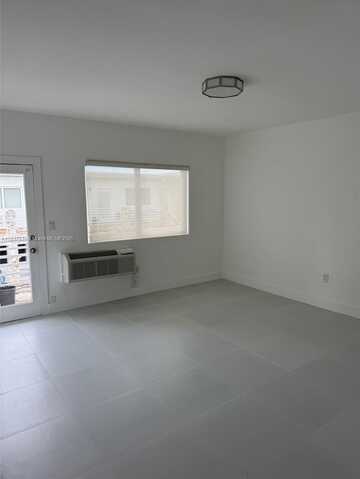 320 85th St, Miami Beach, FL 33141