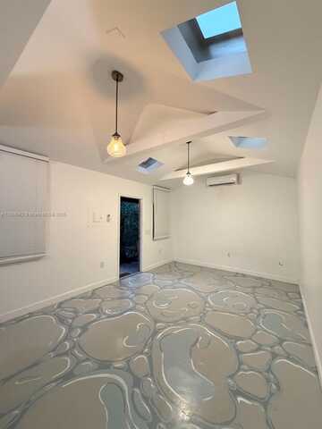 118 NW 24th St, Miami, FL 33127
