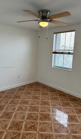 8680 NW 3rd Ln, Miami, FL 33126
