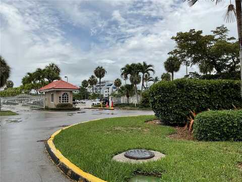 400 Kings Point Dr, Sunny Isles Beach, FL 33160