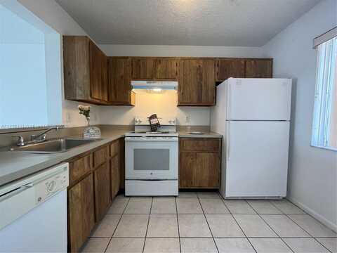 8720 N Sherman Cir, Miramar, FL 33025