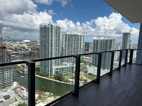68 SE 6th St, Miami, FL 33131