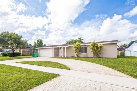 8361 NW 28th Pl, Sunrise, FL 33322