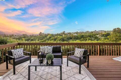 3218 Oakes Dr, Hayward, CA 94542
