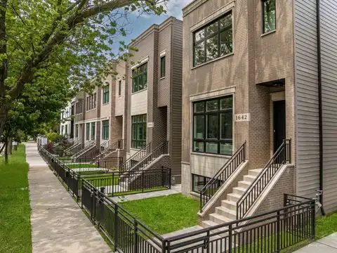 1642 W. Wolfram Street, Chicago, IL 60657