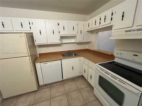 4384 NW 9th Ave, Deerfield Beach, FL 33064