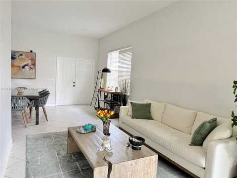 1074 Bluewood Ter, Weston, FL 33327