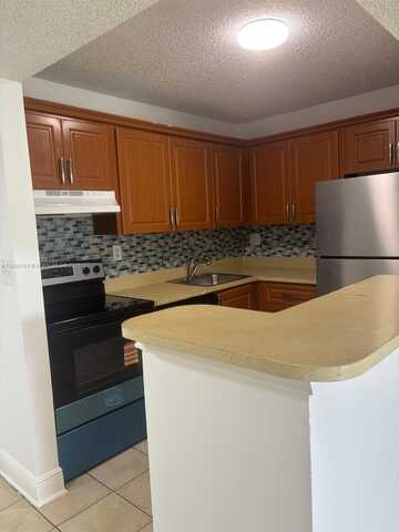 7110 NW 179th St, Hialeah, FL 33015