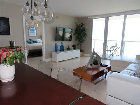 5701 Collins Ave, Miami Beach, FL 33140