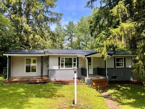185 Bailey Street, CRAB ORCHARD, WV 25827
