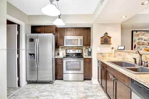 9715 NW 23rd Ct, Pembroke Pines, FL 33024