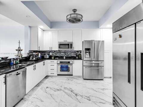 3340 NE 190th St, Aventura, FL 33180