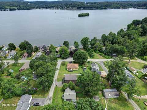 7 Chicopee St, Lanesborough, MA 01237