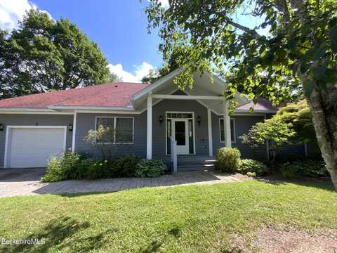 11 Prospect Hill Rd, Stockbridge, MA 01262