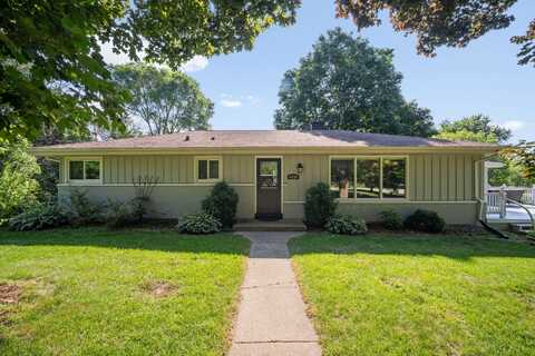 8220 S 68th St, Franklin, WI 53132