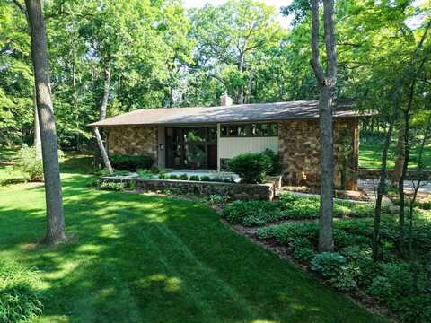 N10w27394 Rolling Ridge Dr, Waukesha, WI 53188