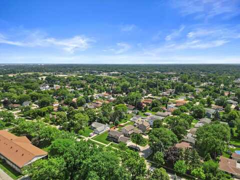 4901 W Maple Leaf Cir, Greenfield, WI 53220