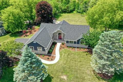 W281n1811 Golf View Dr, Pewaukee, WI 53072