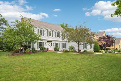 1277 Creekside Ln, Cedarburg, WI 53012