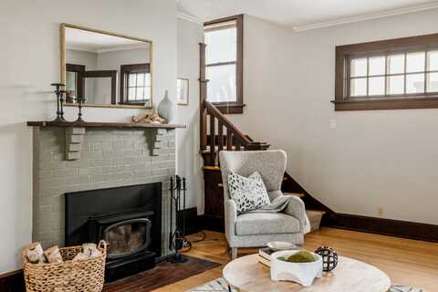 2405 E Stratford Ct, Shorewood, WI 53211