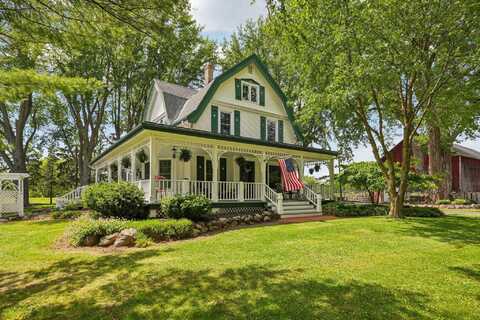 1575 Covered Bridge Rd, Cedarburg, WI 53012