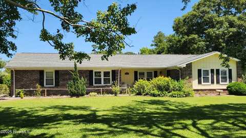 706 Hedrick Boulevard, Morehead City, NC 28557