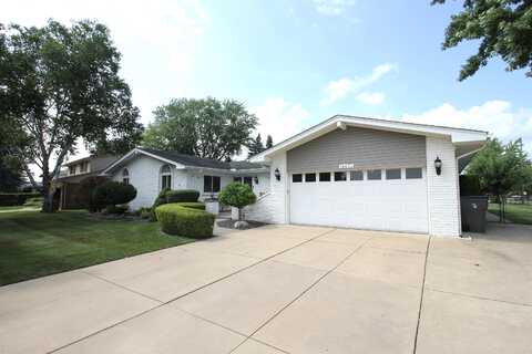 16433 Monticello, Clinton Township, MI 48038