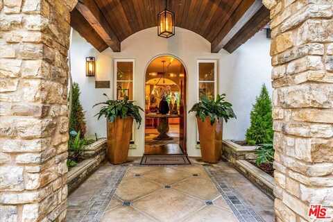 2276 La Granada Dr, Los Angeles, CA 90068