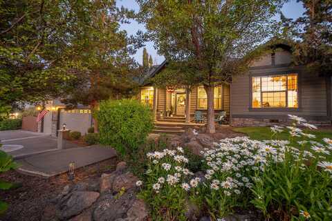 3792 SW Salmon Avenue, Redmond, OR 97756